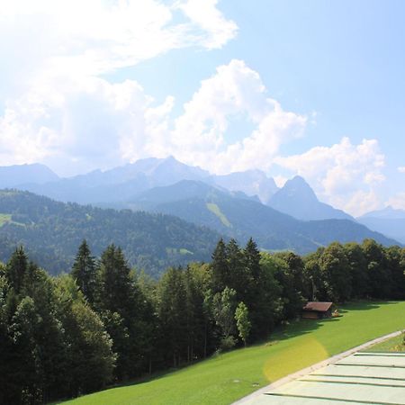 גרמיש-פרטנקירכן Pfeiffer Alm Am Sonnenhang Mit Blick Auf Die Zugspitze מראה חיצוני תמונה
