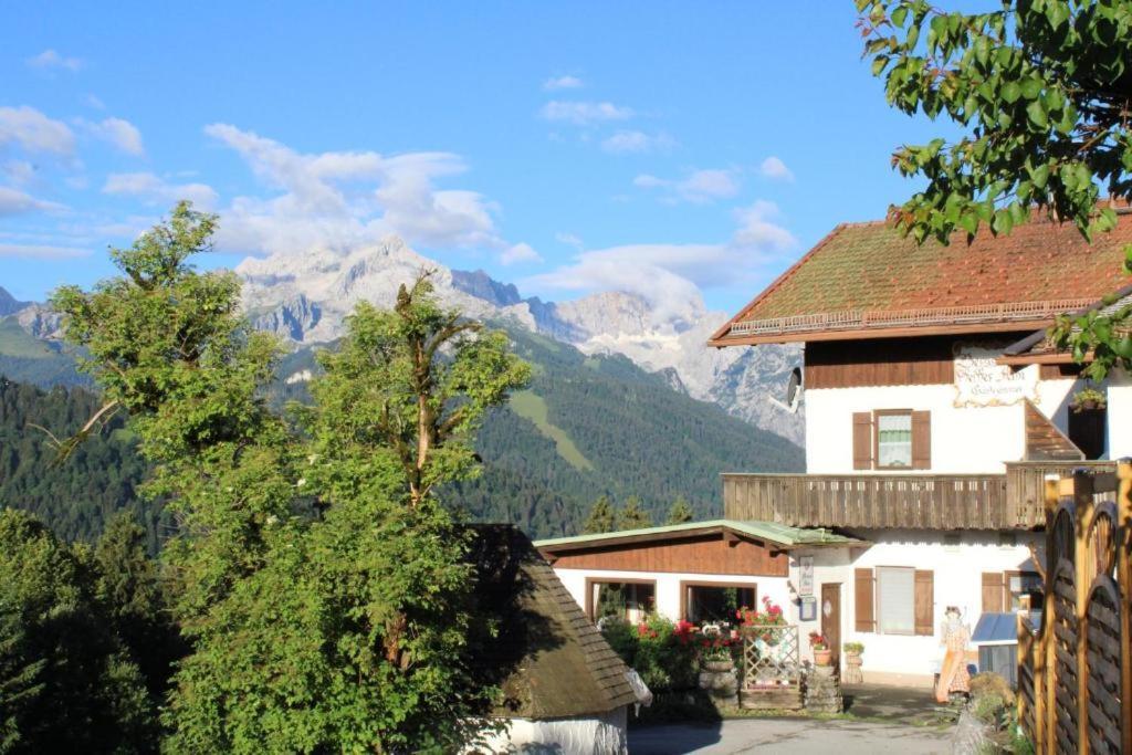 גרמיש-פרטנקירכן Pfeiffer Alm Am Sonnenhang Mit Blick Auf Die Zugspitze מראה חיצוני תמונה